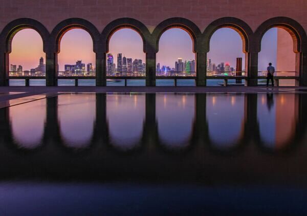 Bild zeigt die Skyline von Doha, der Hauptstadt von Katar.